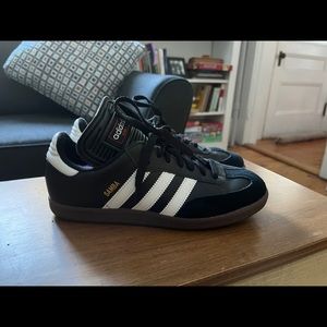 Like new adidas samba sneakers 7/8.5